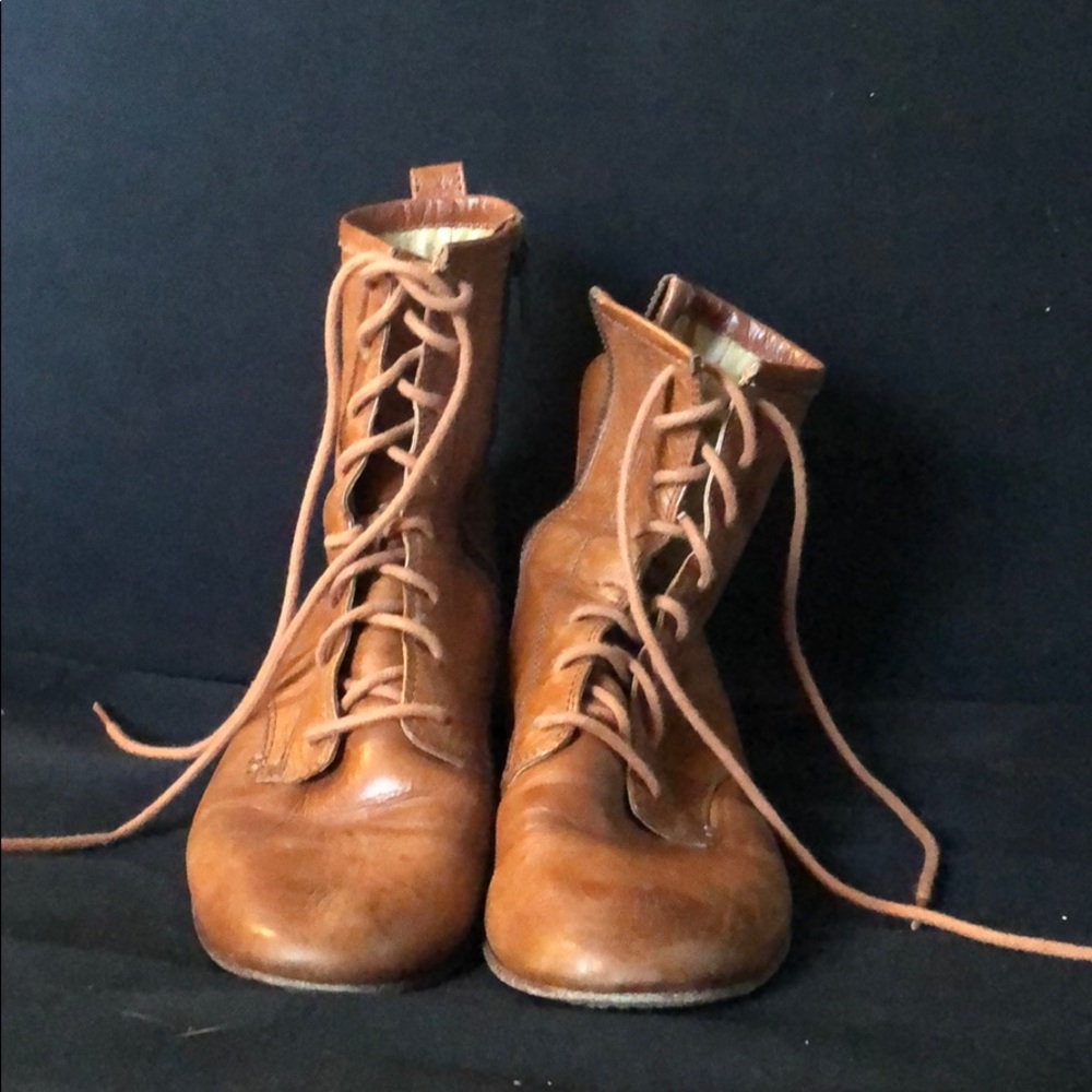 Frye Jillian booties size 7 in whiskey
